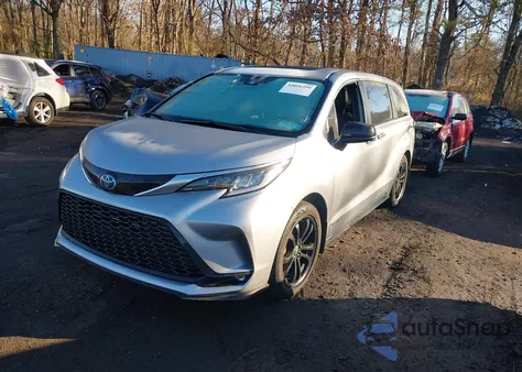 2021 Toyota Sienna Xse z USA, uszkodzony, nr VIN 5TDXRKEC2MS023107
